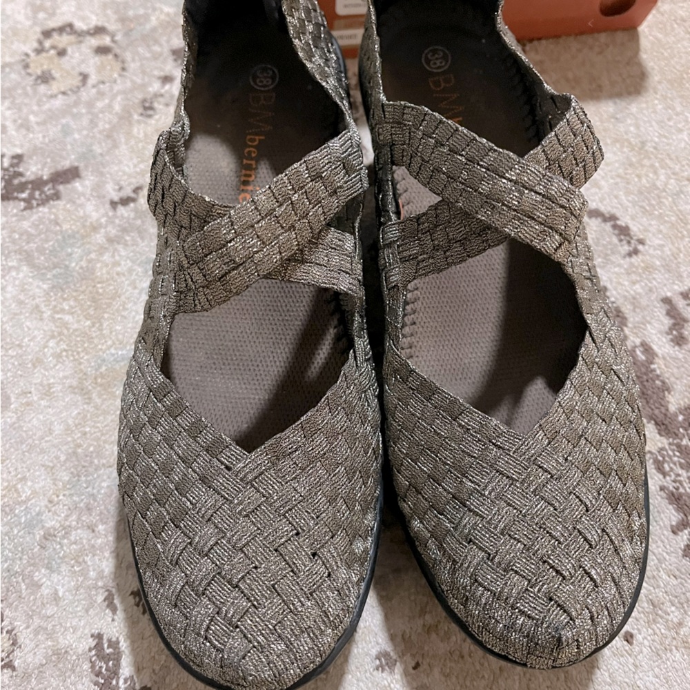 Bernie Mev size 38 bronze clogs